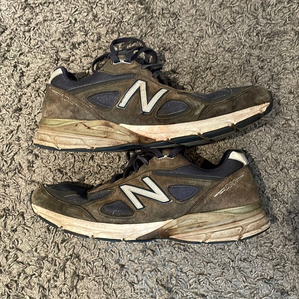 New balance 990 v4